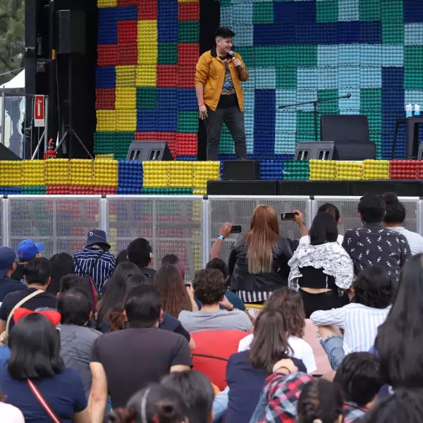 La comediante Ana Julia durante su participación en la Carpa Casa Comedy en el Festival Iberoamericano de Cultura Musical Vive Latino 2022 que se realiza en el Foro Sol.