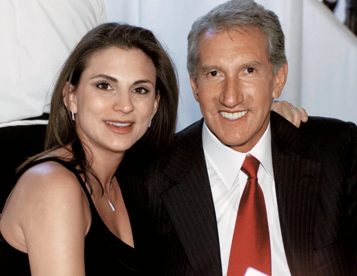 El ex Gobernador del Estado de México y su ex esposa francesa están en una disputa por la custodia de sus tres hijos, sin embargo, alguna vez hubo amor.