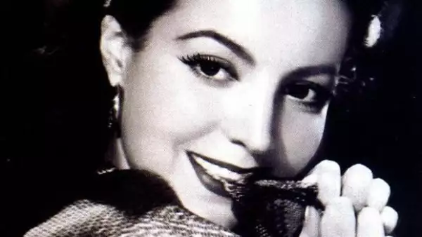 En un día como hoy nació y murió la más grande diva del cine mexicano, recordamos su gran estilo y aportaciones a la industria de la moda.