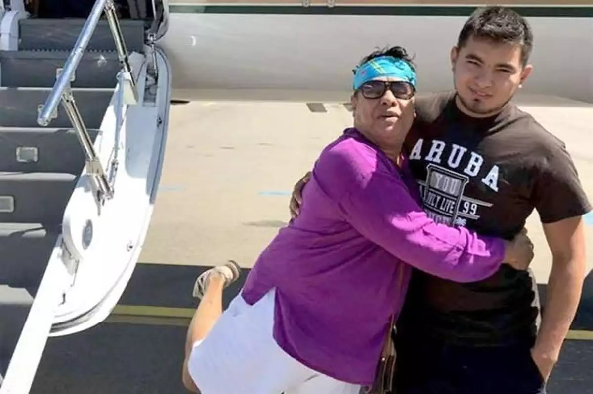 Su nombre es Efraín Martínez y aseguran que fue el último amor del "Divo de Juárez" desde hace dos años.