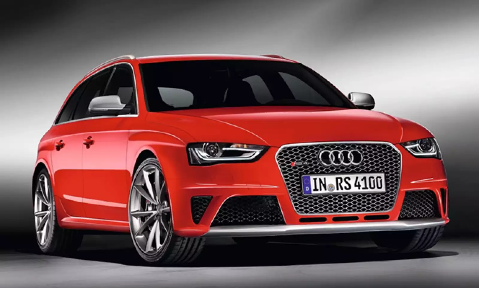 Como es tradición en Audi, las “vagonetas” son llamadas Avant y esta promete ser una de las más rápidas hasta ahora gracias al motor V8 de 4.2L, capaz de producir 450 caballos de fuerza.