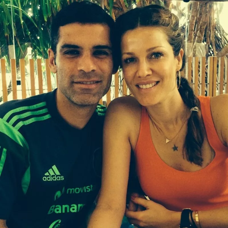 La guapa conductora no reparó en felicitar a su esposo por el gran trabajo durante el encuentro contra Croacia con marcador final de 3-1, a favor de México.