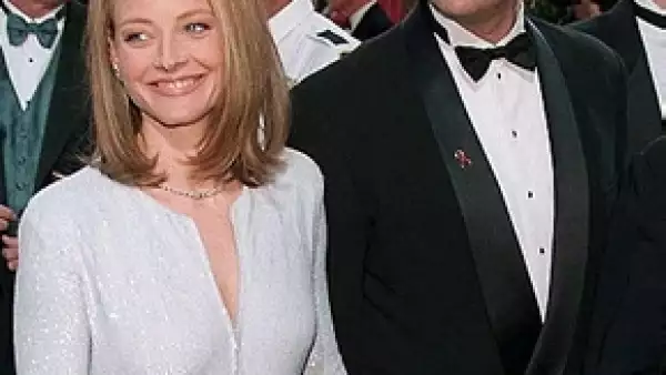 Al menos eso es lo que asegura Beverly Bates, madre del que fuera el mejor amigo de la actriz y quien se ha dicho que podría ser el padre de Charles y Kit.