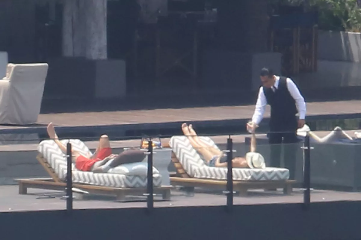 También se asolearon un poco mientras los demás disfrutaban del agua.