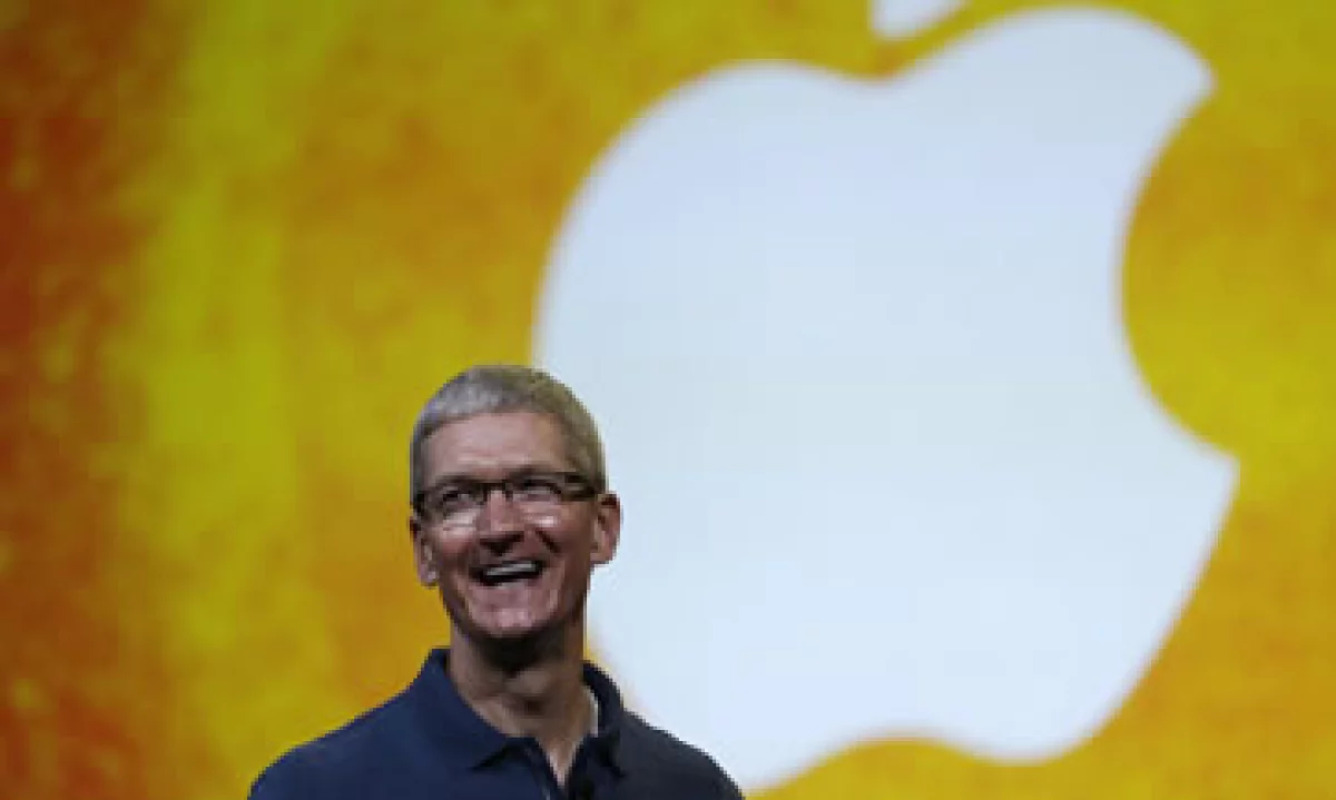 Apple sigue cotizando más alto que cuando Cook reemplazó a Steve Jobs. (Foto: AP)
