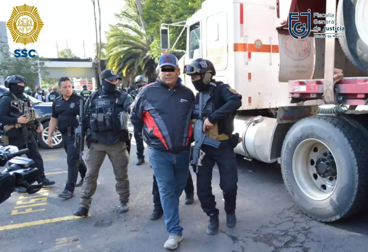 (Autoridades de la Ciudad de México incautaron 1,5 toneladas de cocaína en paquetes escondidos en un camión)