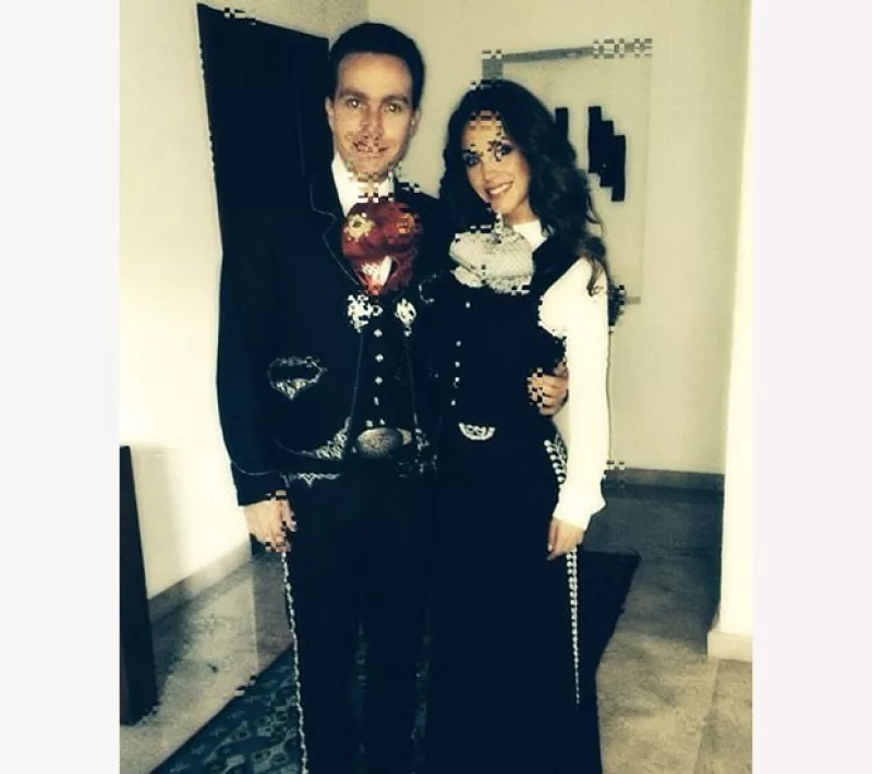 La pareja vistió el traje típico de charro para asistir a un torneo en la capital del estado. La cantante compartió en Instagram una imagen de ambos, listos para salir.