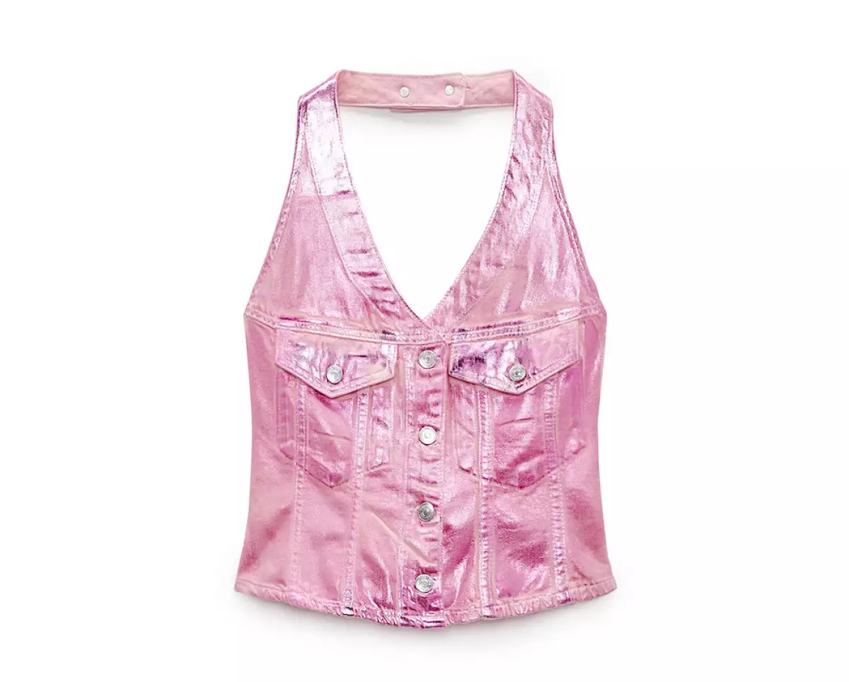 Top metálico de Zara. 