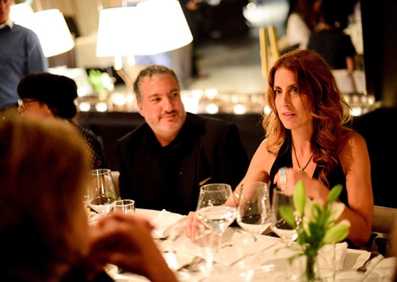 El famoso artista y fotógrafo Spencer Tunik fue uno de los invitados especiales a la cena en el hotel `Matilda´. Acudió acompañado de su guapa esposa.
