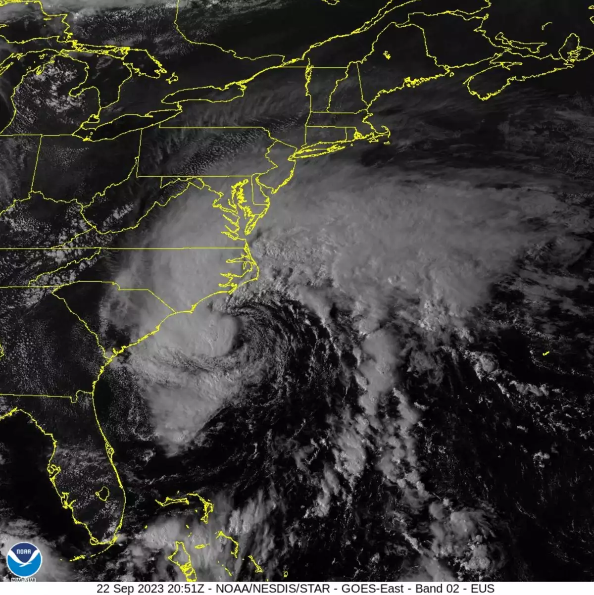La tormenta tropical Ofelia se acerca a Carolina del Norte, Carolina del Sur y Virginia, EE. UU. en esta imagen del satélite meteorológico GOES-East de la Administración Nacional Oceánica y Atmosférica (NOAA), 22 de septiembre de 2023.