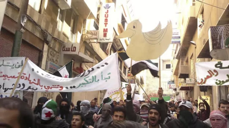 Manifestantes marchan en Siria