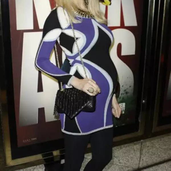 Schiffer se convirtió en madre por tercera vez, el 14 de mayo cuando nació su hija, además tiene otros dos pequeños, Caspar de 7 años y Clementine de 5.