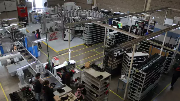 La planta de Court, en León, tiene 10,000 m2 y previo a la pandemia daba empleo a unas 900 personas.