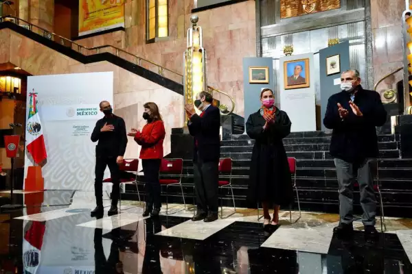 La esposa del presidente asistió en su representación.