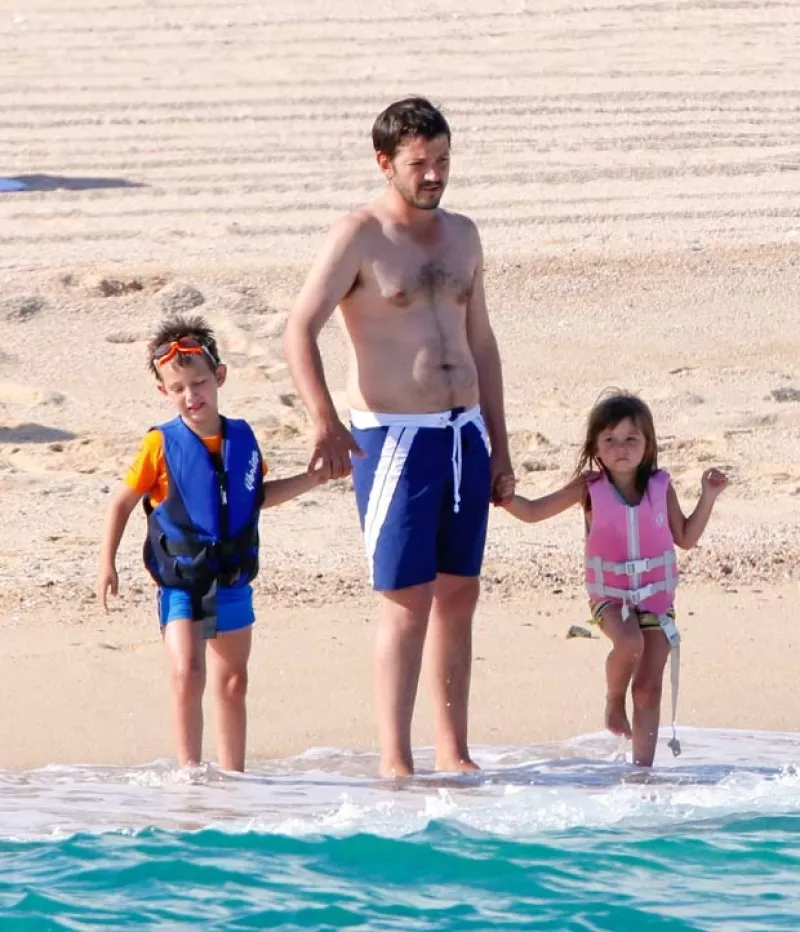 El actor ha dejado más que claro el que le tiene a sus hijos, por lo que decidió tomarse un tiempo fuera para relajarse al lado de Jerónimo y Fiona.