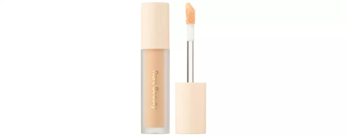 RARE BEAUTY-sombras-pliegues-aplicar-eyeshadow-paleta-maquillaje-brochas-primer.jpg