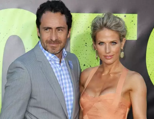 La pareja no paró de dar muestras de lo enamorados que se encuentran durante su paso por la alfombra roja.