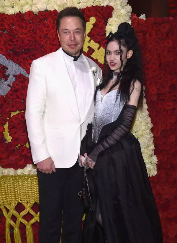Elon Musk y Grimes.