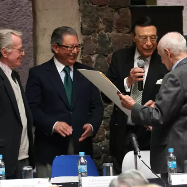 Homenaje a Jacobo Zabludovsky y Leon Davidoff.