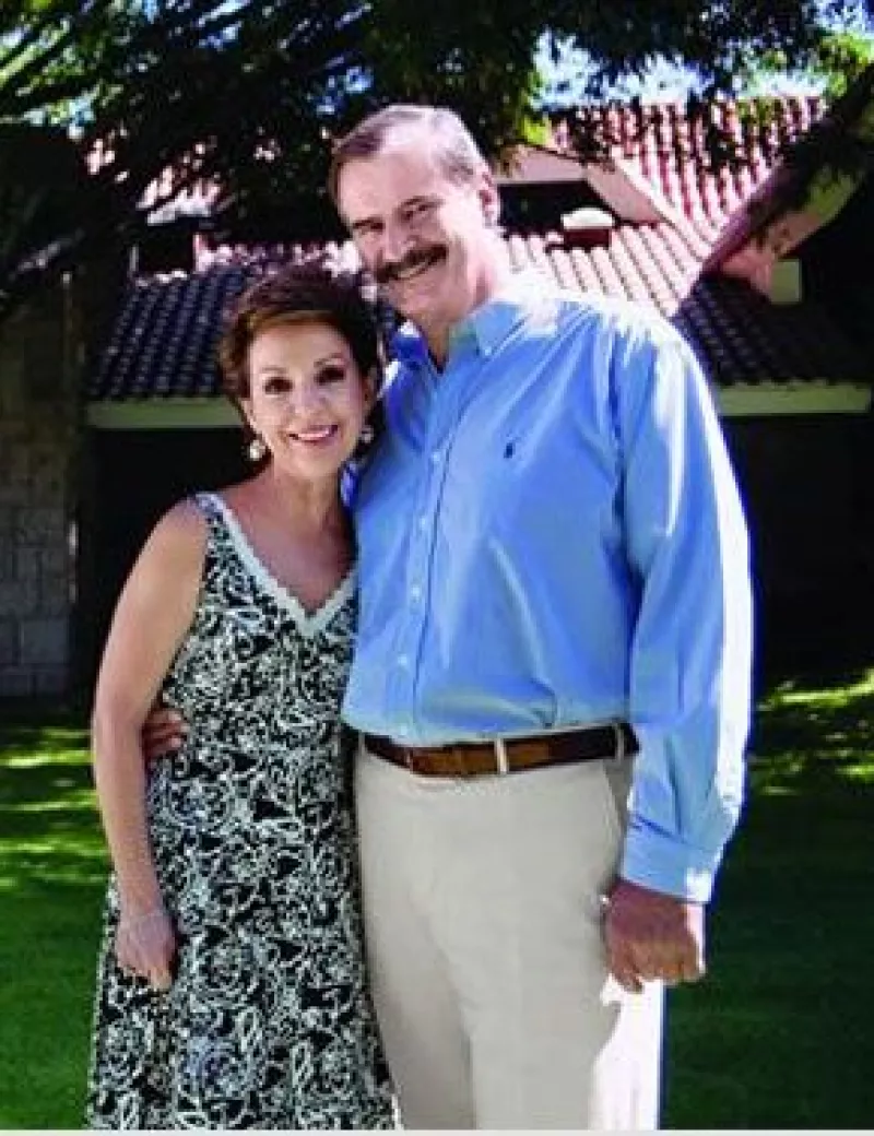 La ceremonia celebrada este jueves en la hacienda del rancho San Cristóbal y encabezada por el Padre Alejandro Latapí podría no tener ninguna validez ya que no cumple con los requisitos del sacramento