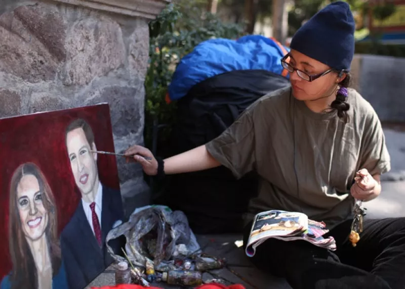 Estíbaliz Chávez, quien permaneciera en huelga de hambre por más de 10 días frente a la embajada británica en México, vuelve a ve frustrado su deseo de asistir a la boda real.