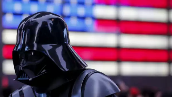 El éxito de la cinta de Lucasfilm ayudó a Disney a casi duplicar su utilidad operativa. (Foto: Reuters)