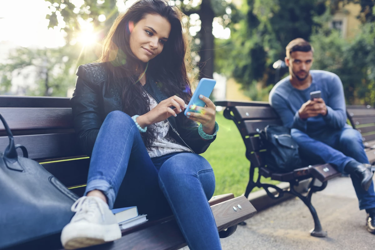 Dos estudios comprobaron las posturas corporales que atraen a más personas en apps y sitios de ligue.