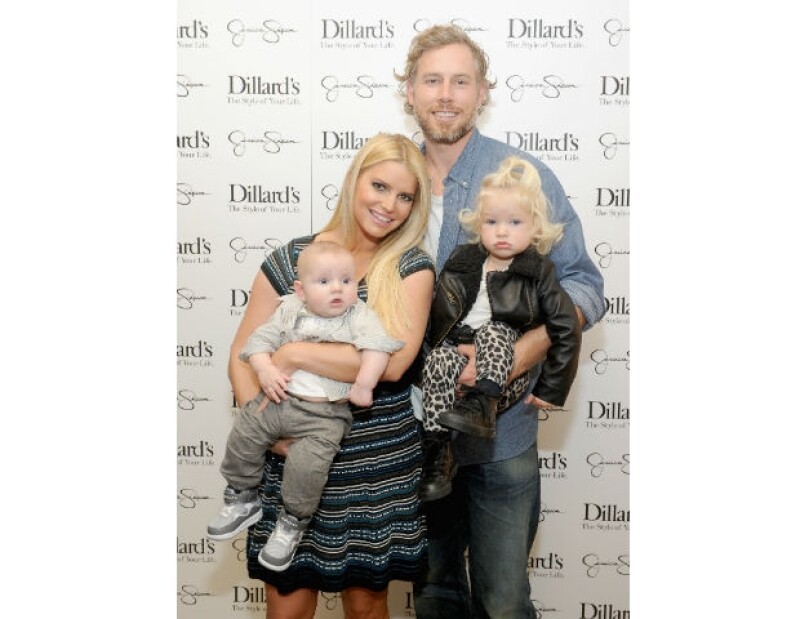 Jessica Simpson y Eric Johnson con sus hijos.