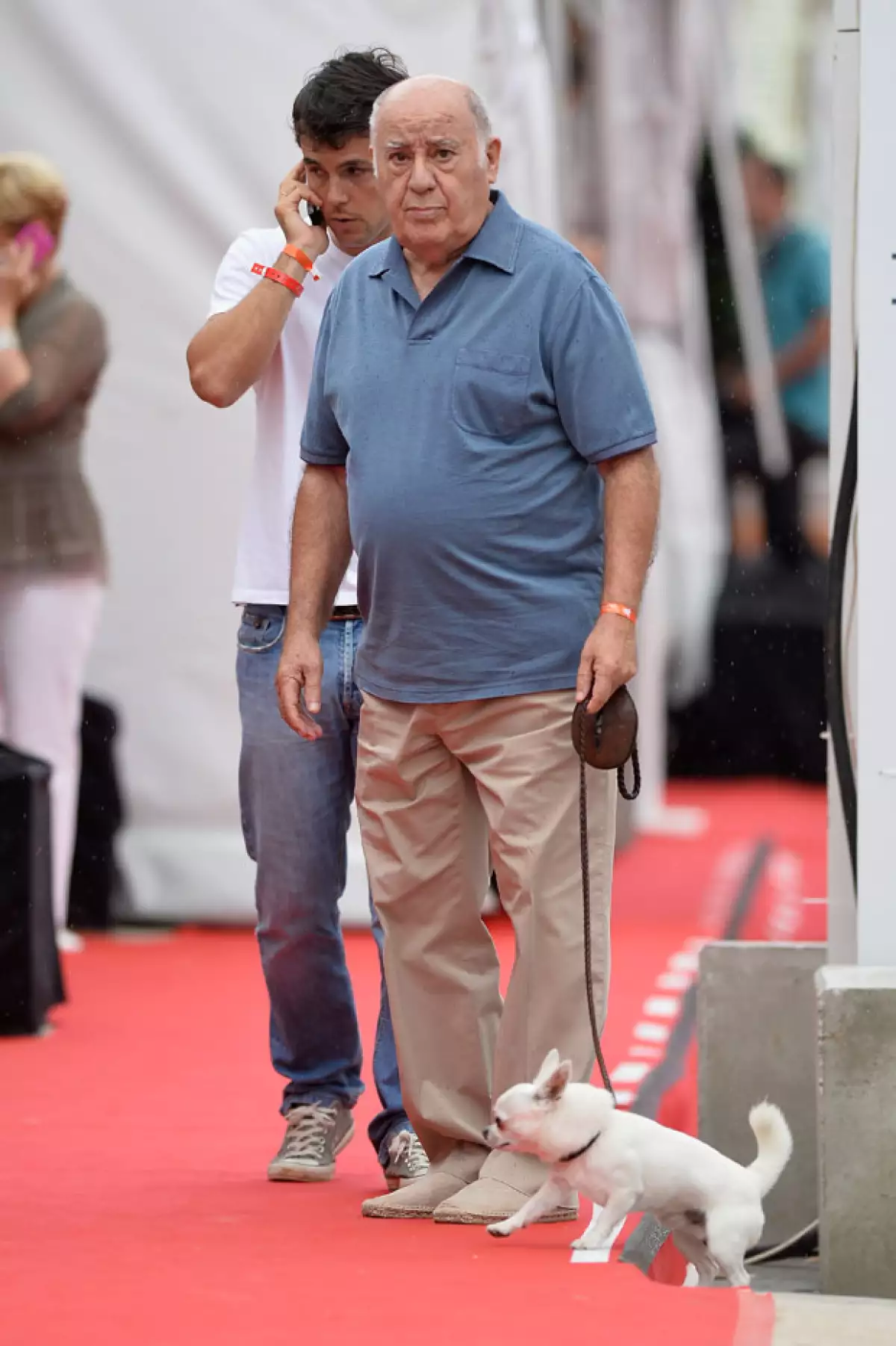 El fundador de grupo Inditex ha donado esta cantidad a la comunidad de Andalucía para combatir el cáncer.