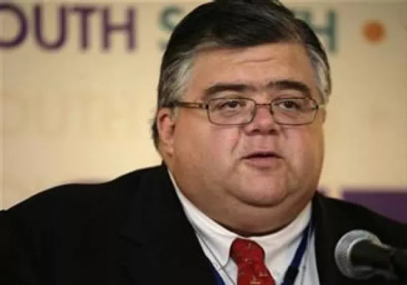  El secretario de Hacienda, Agustín Carstens, entregó el paquete económico 2010 a la Cámara de Diputados. (Foto: Reuters)