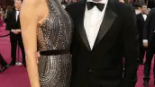 Era conocida por ser luchadora y modelo, además de poseer unas piernas kilométricas, pero realmente acaparó miradas cuando en 2011 comenzó una relación con el actor George Clooney.
