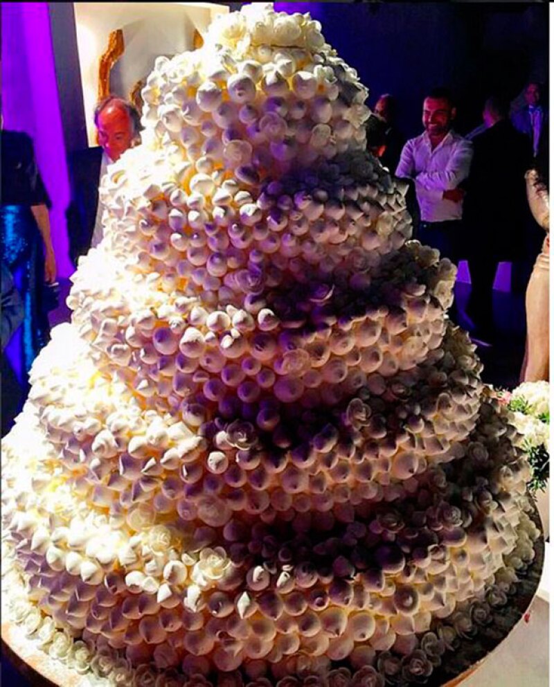El espectacular pastel de bodas de la modelo y empresario.