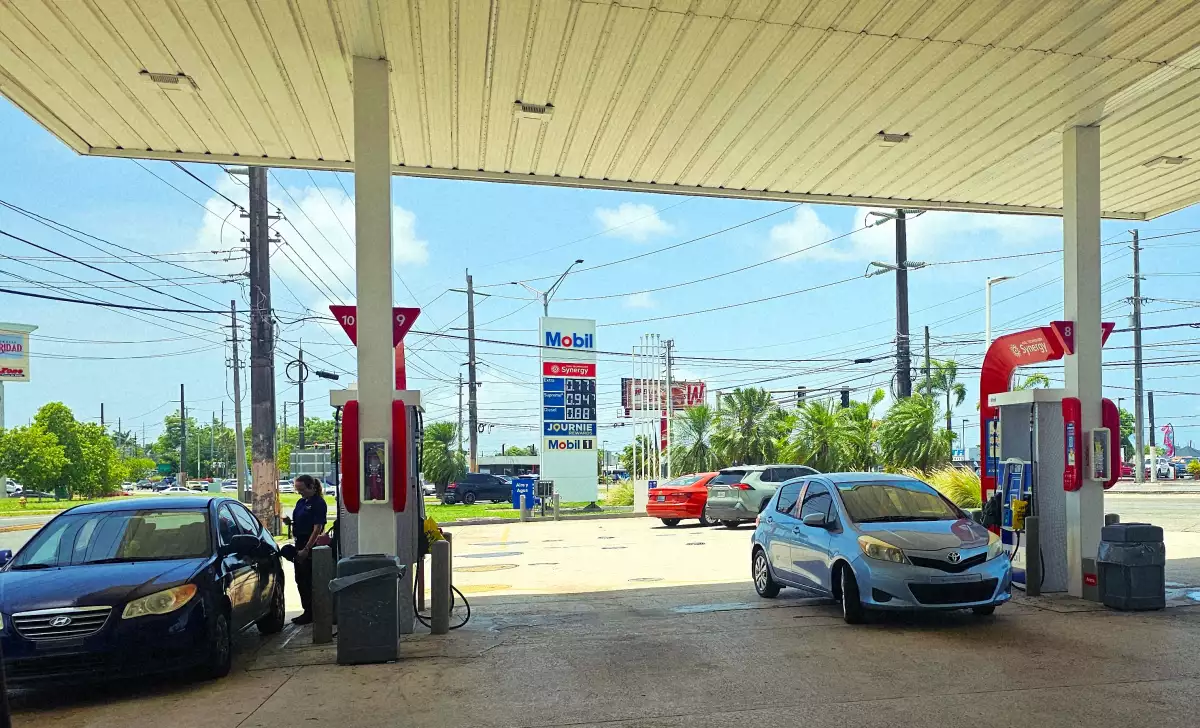 Gasolineros extienden tope a gasolinas en 24 pesos 
