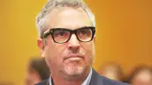 El ganador de dos premios Oscar envió un mensaje al Presidente de México luego de que éste asegurara en entrevista con León Krauze que Cuarón estaba desinformado y motivado por grupos de oposición.