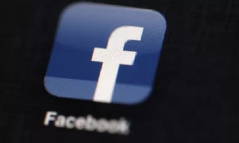 Los inversores están preocupados por la manera en que la red social generará ingresos a través de publicidad en dispositivos móviles.  (Foto: AP)