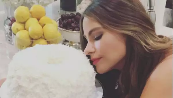 La actriz celebró sus 44 años rodeada de su esposo, Joe Manganiello, y su hijo Manolo en una divertida celebración.