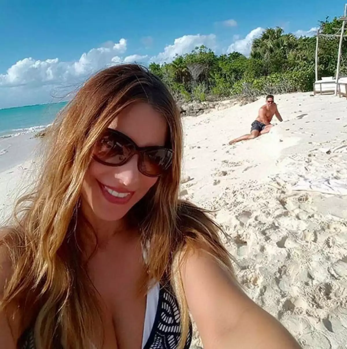 Mientras Joe perseguía un cangrejo, Sofía aprovechó para tomarse una selfie.