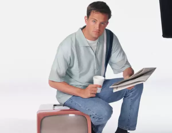 Chandler Bing es interpretado por Matthew Perry.