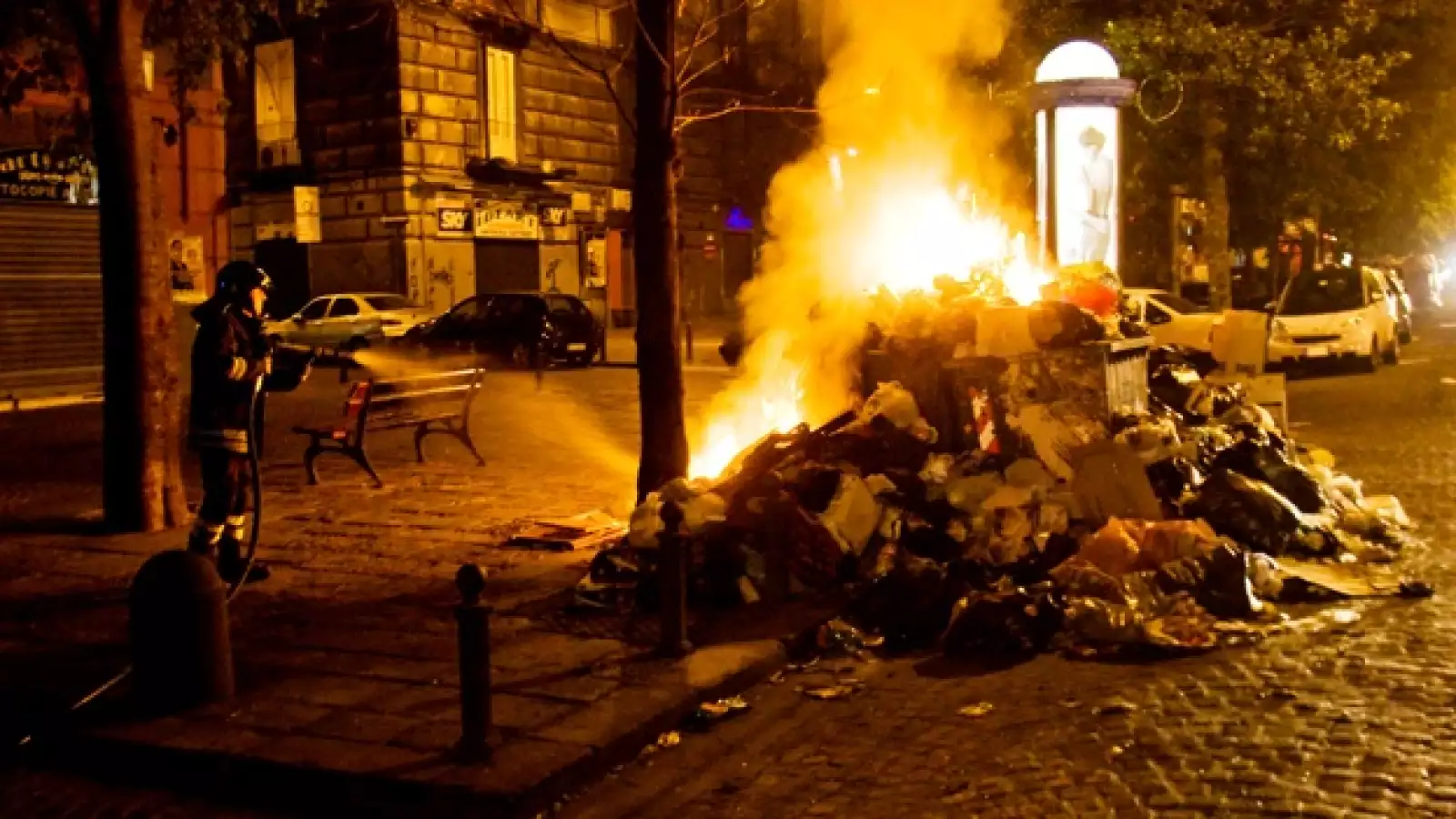 basura italia incendio
