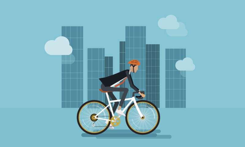 Transbordo. Si vives lejos de tu trabajo tal vez puedes utilizar la bicicleta para conectar con el transporte público.