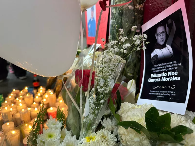 Alumnos despiden a su profesor Eduardo Noé García Morales, fallecido por explosión de la pipa 