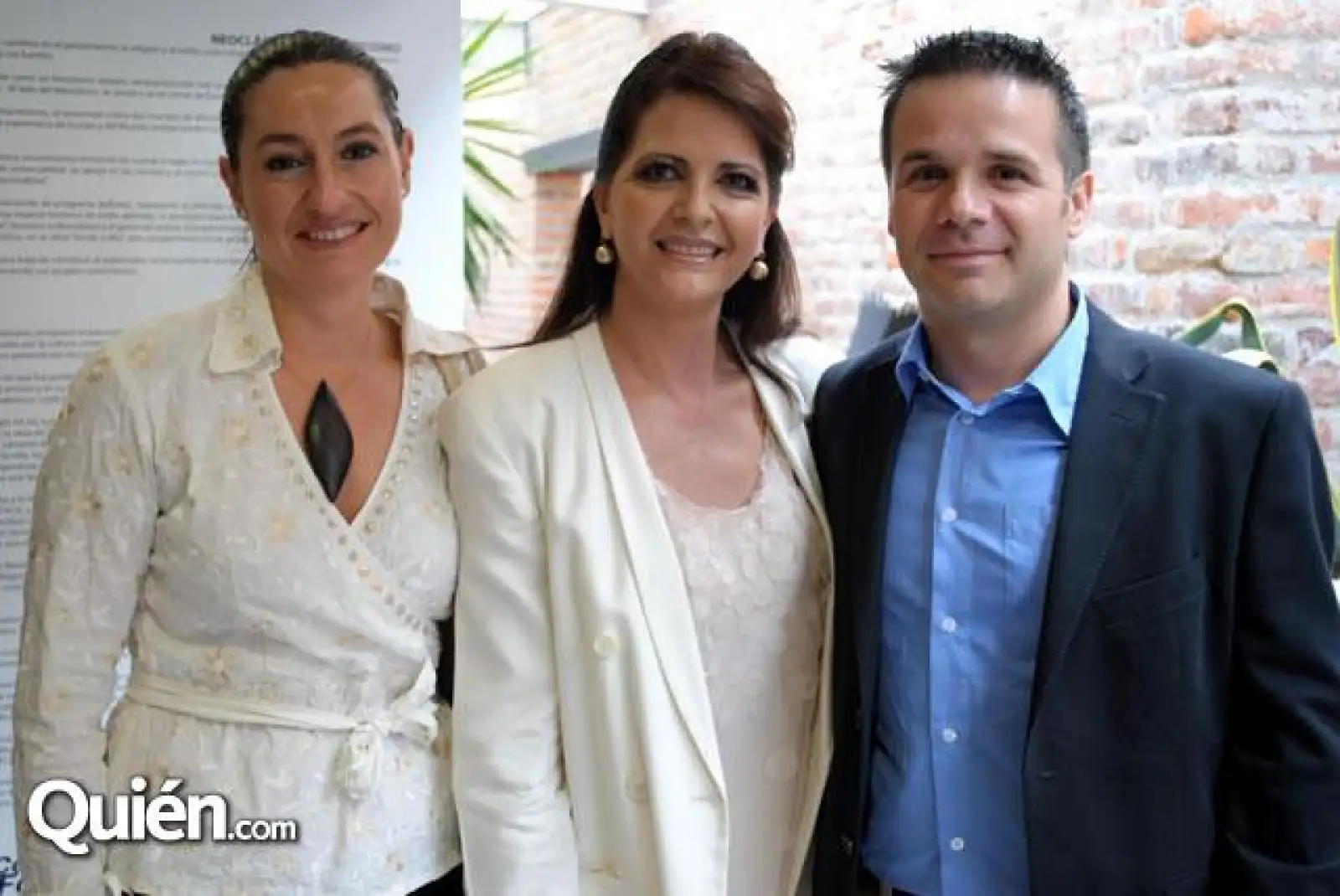 Elena de Martínez,Monica Ruíz y Rubén Martínez