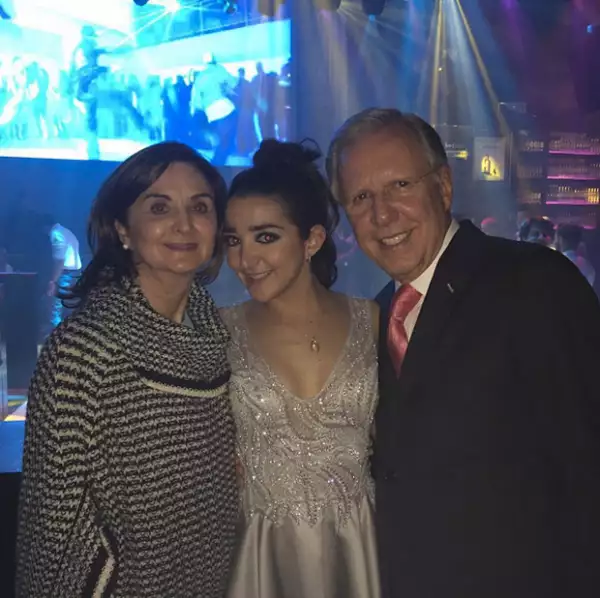 María José con su papá Joaquín López Dóriga y su mamá, Adriana Pérez.