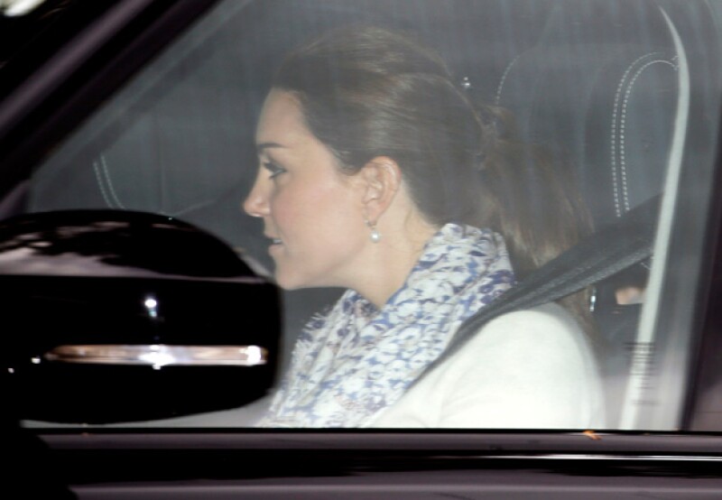 El momento en el que Kate y su familia fueron captados saliendo del Palacio de Kensington.