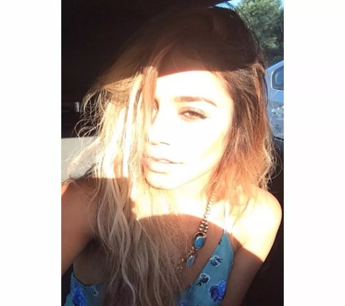 La ahora rubia tiene una actitud súper sensual en sus fotos.