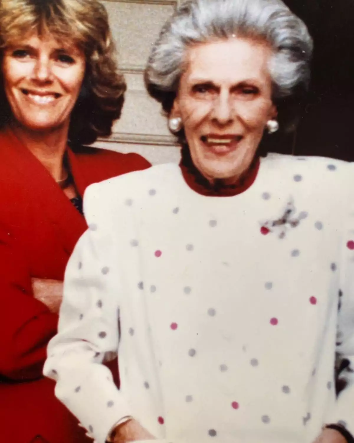 La reina consorte Camila y su mamá Rosalin Shand