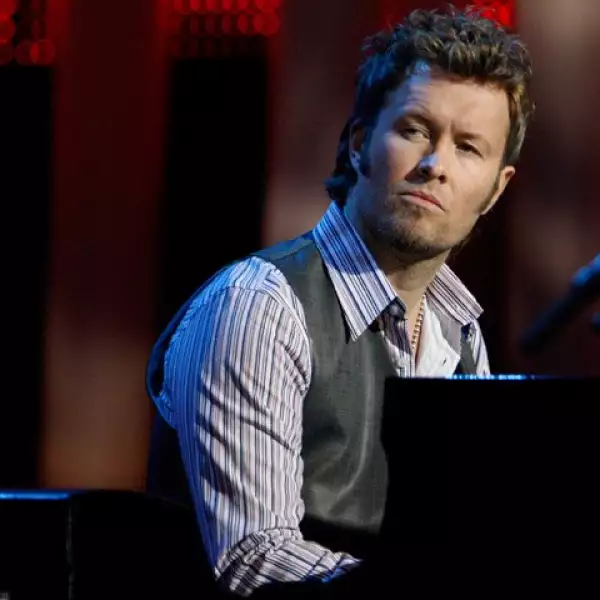 El noruego Magne Furuholmen también deleitó a los presentes.