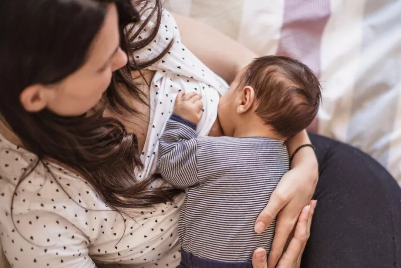 La dificultad que enfrentan las mujeres para lactar y trabajar simultáneamente