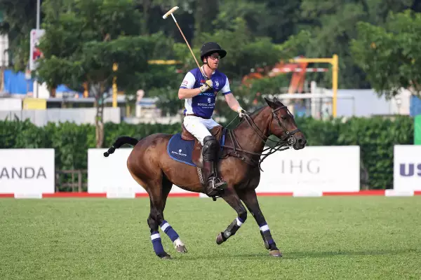 El príncipe Harry se reencuentra con su amigo Nacho Figueras en gira por Asia