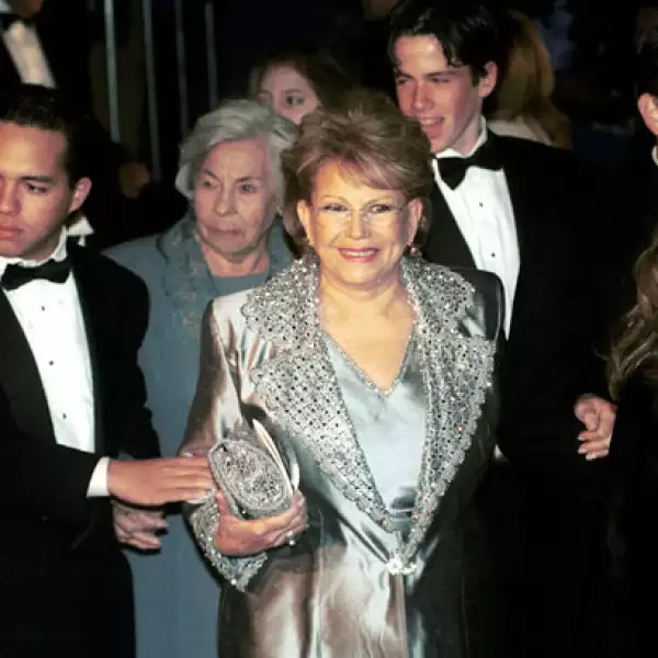 La abuelita de Thalía, Eva Mange, y su mamá, Yolanda Miranda, en el gran día de la cantante.